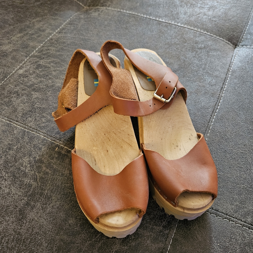 MIA Tan Leather Peep-Toe Mules